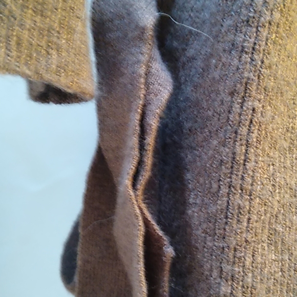 Apt. 9 v neck  sweater - Picture 4 of 5